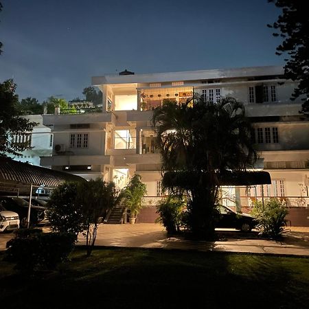 The Choudhury Manor Homestay غاواهاتي المظهر الخارجي الصورة