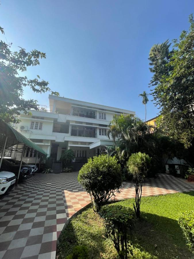 The Choudhury Manor Homestay غاواهاتي المظهر الخارجي الصورة