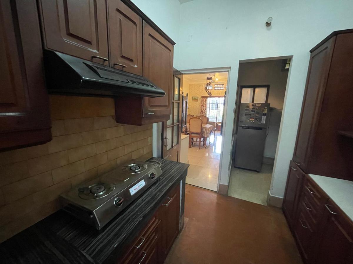 The Choudhury Manor Homestay غاواهاتي المظهر الخارجي الصورة