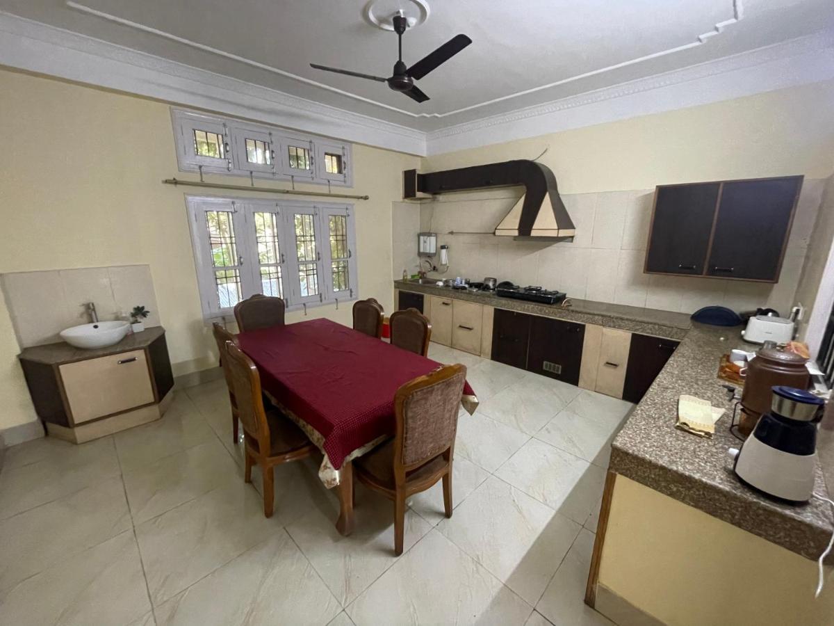 The Choudhury Manor Homestay غاواهاتي المظهر الخارجي الصورة